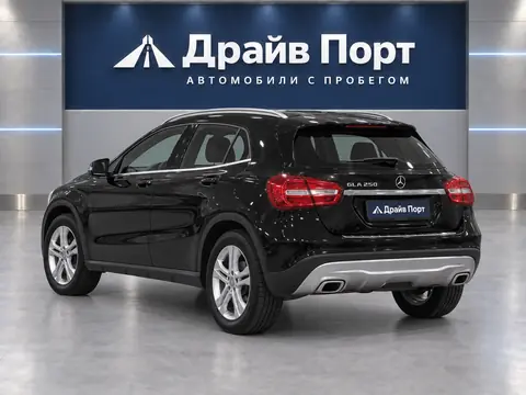 Mercedes-Benz GLA 250 2015, вид сзади