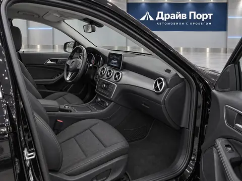 Mercedes-Benz GLA 250 2015, салон