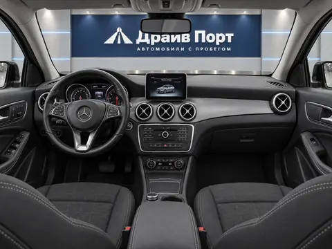 Mercedes-Benz GLA 250 2015, панель приборов