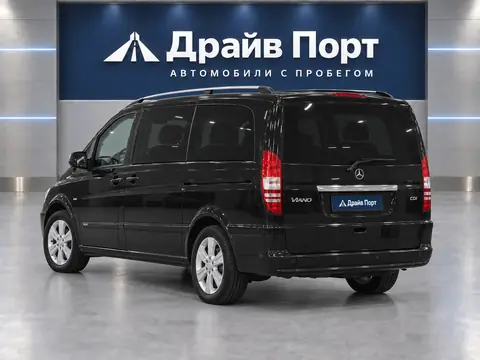 Mercedes-Benz Viano 2011, вид сзади