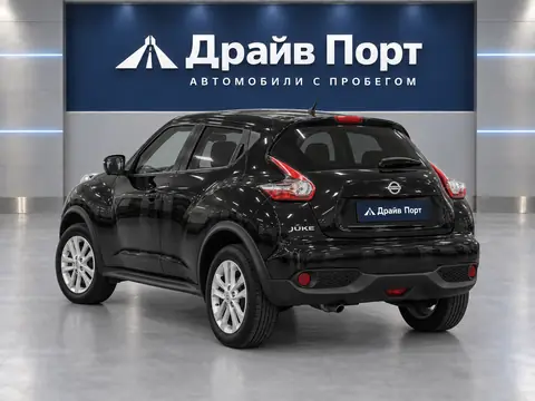 Nissan Juke 2015, вид сзади
