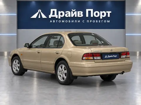Nissan Maxima 1997, вид сзади