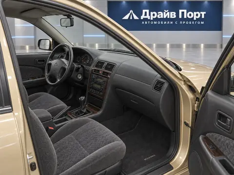 Nissan Maxima 1997, салон