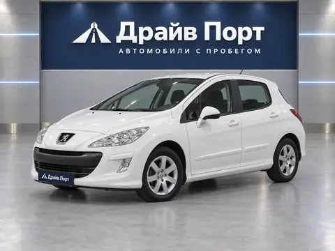 Peugeot 308 2008, вид спереди
