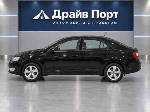 Skoda Rapid 2015, вид сбоку