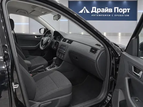 Skoda Rapid 2015, салон