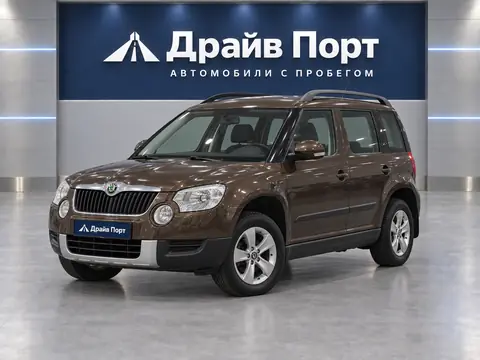 Skoda Yeti 2012, вид спереди