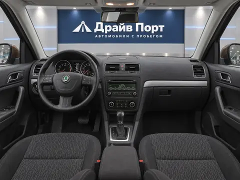 Skoda Yeti 2012, панель приборов