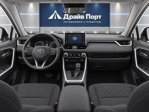 Toyota RAV4 2026, панель приборов