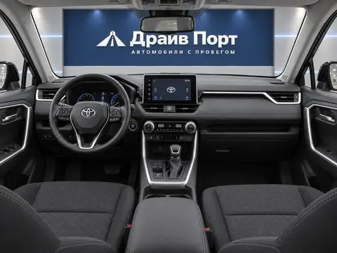 Toyota RAV4 2025, панель приборов