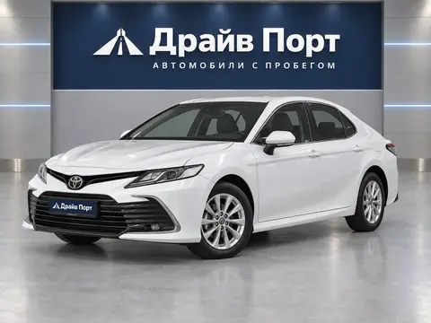 Toyota Camry 2021, вид спереди