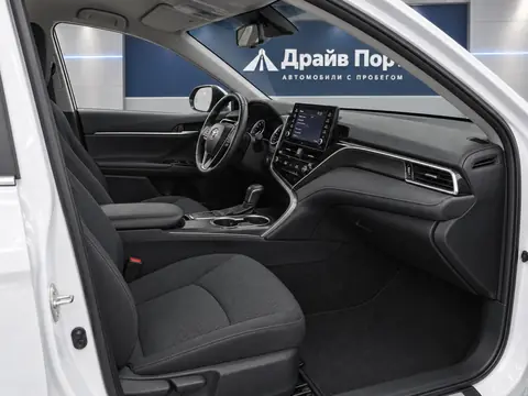 Toyota Camry 2021, салон
