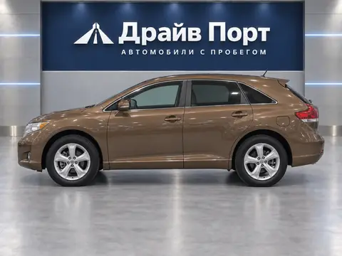 Toyota Venza 2010, вид сбоку