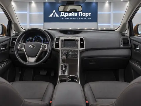Toyota Venza 2010, панель приборов