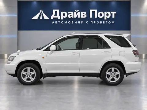 Toyota Harrier 2001, вид сбоку