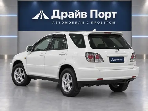 Toyota Harrier 2001, вид сзади