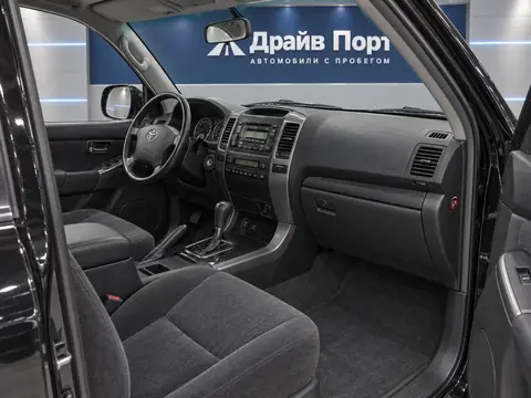 Toyota Land Cruiser Prado 120 2005, салон