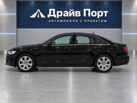 Audi A6 2011, вид сбоку