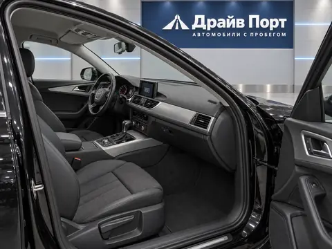 Audi A6 2011, салон
