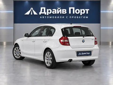 BMW 116i 2008, вид сзади