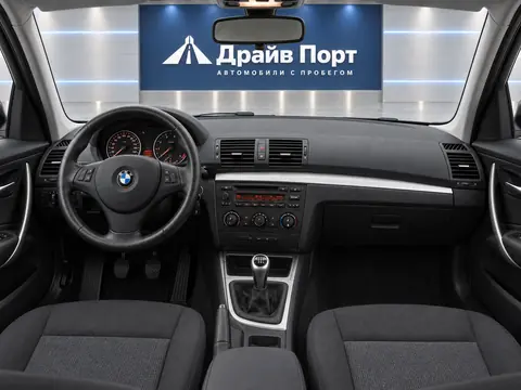 BMW 116i 2008, панель приборов