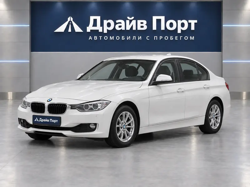 BMW 316i 2013 — с пробегом, седан, белый, вид спереди