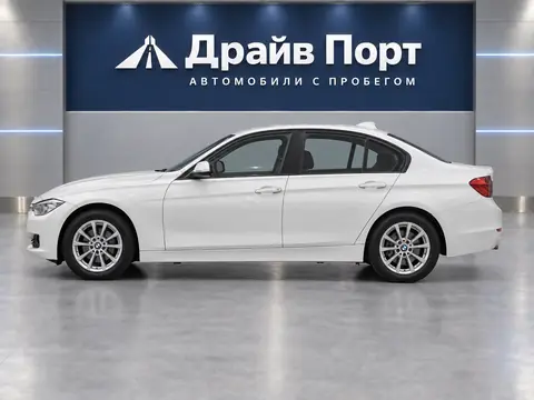 BMW 316i 2013, вид сбоку