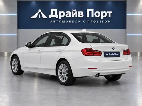BMW 316i 2013, вид сзади