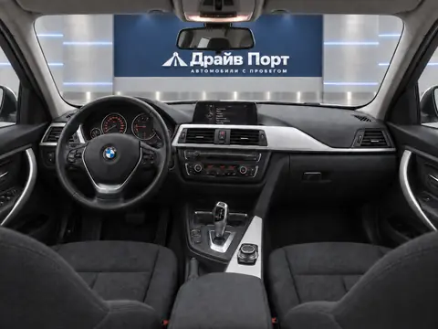 BMW 316i 2013, панель приборов