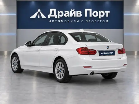 BMW 316i 2014, вид сзади