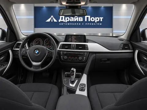 BMW 316i 2014, панель приборов