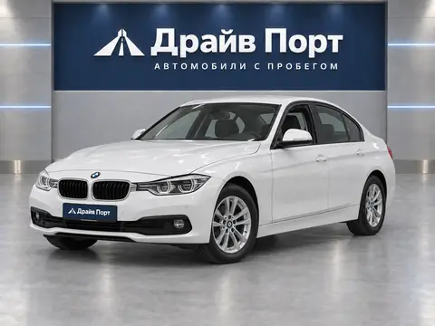 BMW 318i 2015, вид спереди