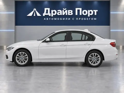 BMW 318i 2015, вид сбоку
