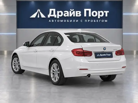 BMW 318i 2015, вид сзади