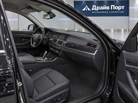 BMW 523i 2011, салон
