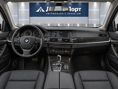 BMW 523i 2011, панель приборов
