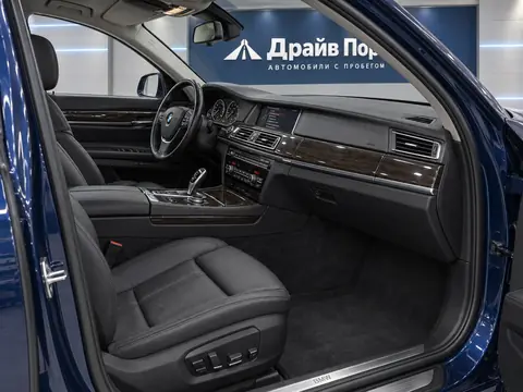 BMW 750Li xDrive 2013, салон