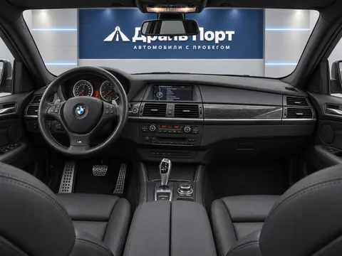 BMW X6 M 2011, панель приборов