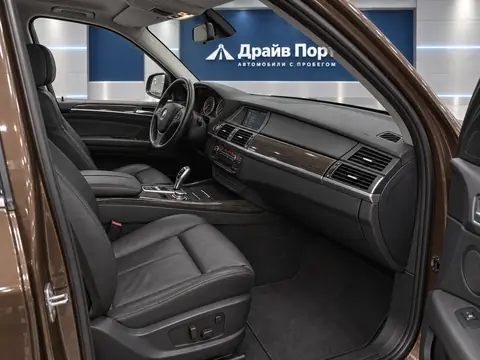 BMW X5 xDrive35i 2011, салон