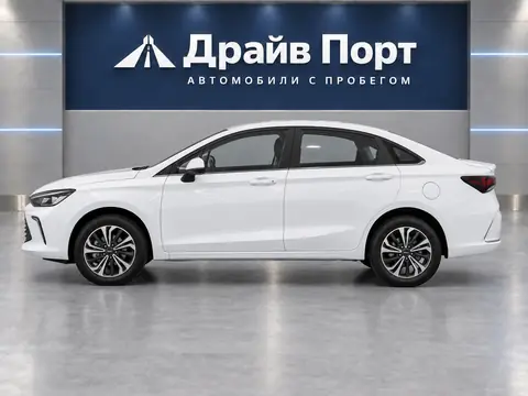 BAIC U5 Plus 2025, вид сбоку