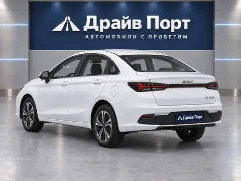 BAIC U5 Plus 2025, вид сзади
