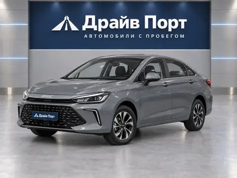 BAIC U5 Plus 2025, вид спереди
