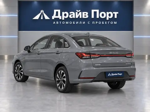BAIC U5 Plus 2025, вид сзади