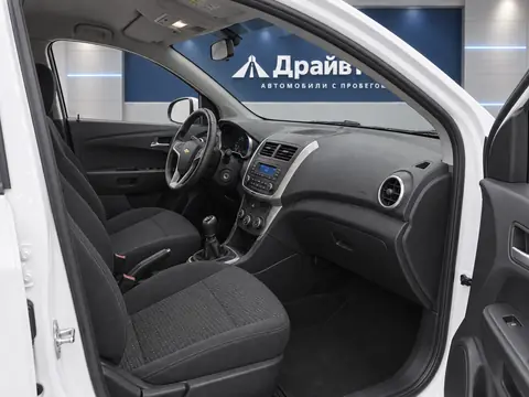 Chevrolet Aveo 2015, салон