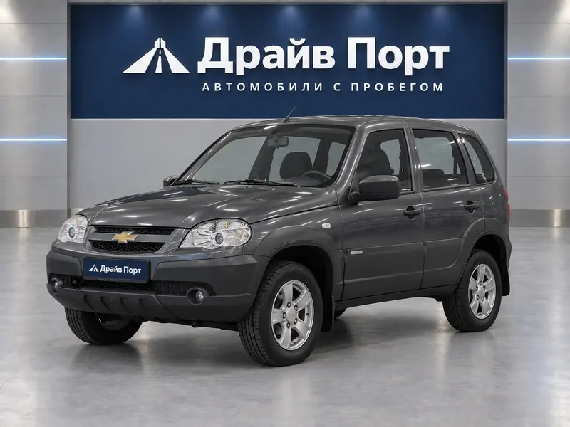 Chevrolet Niva 2018 — с пробегом, внедорожник, темно-серый металлик, вид спереди