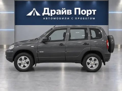 Chevrolet Niva 2018, вид сбоку