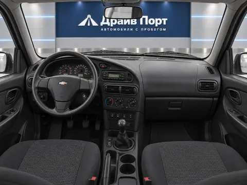 Chevrolet Niva 2018, панель приборов