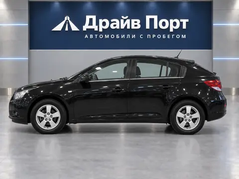 Chevrolet Cruze 2012, вид сбоку