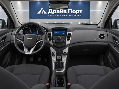 Chevrolet Cruze 2012, панель приборов