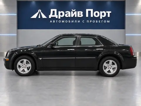 Chrysler 300 2004, вид сбоку